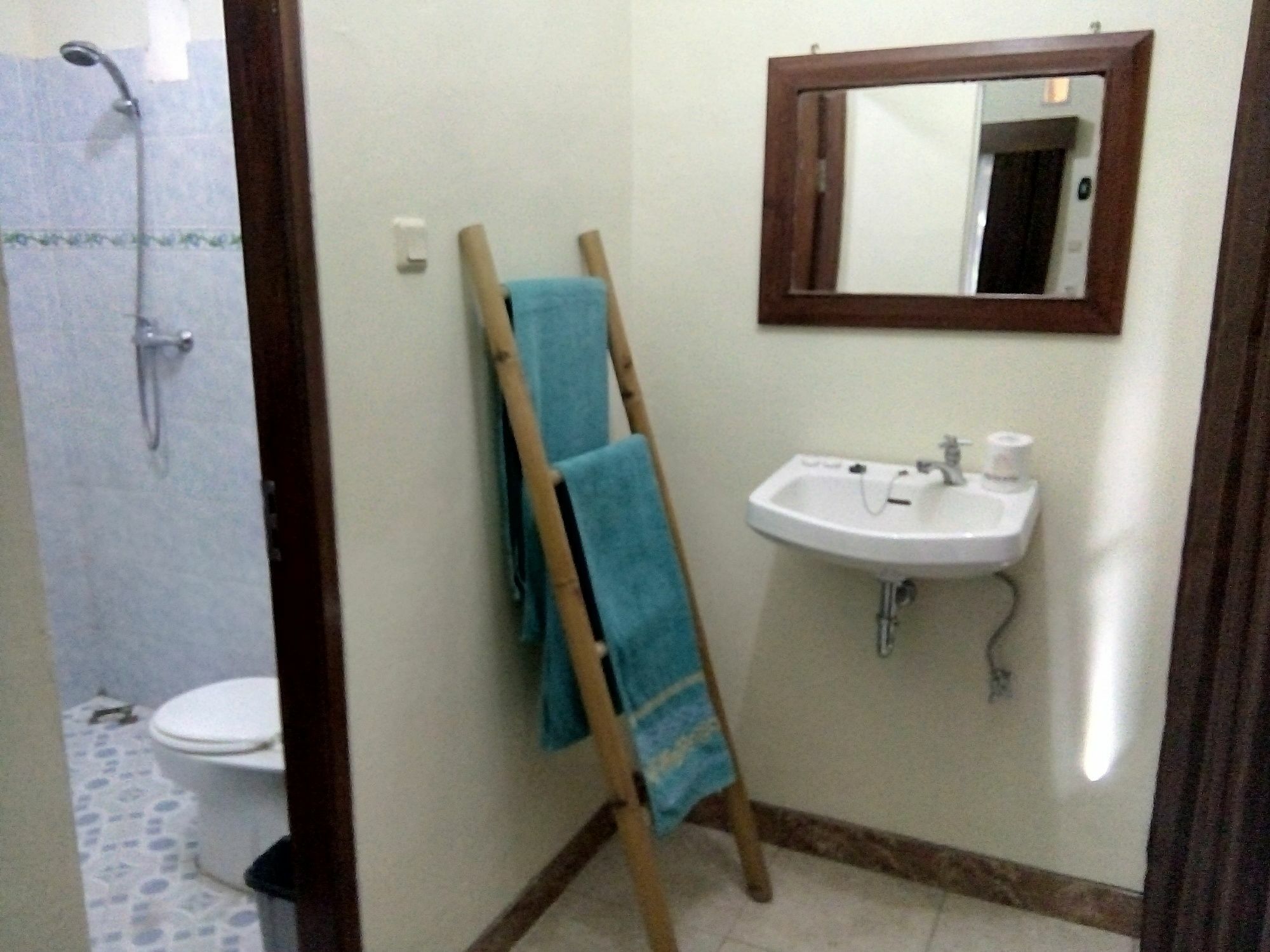 Segara Anak Bungalow & Restaurant Kuta  Экстерьер фото
