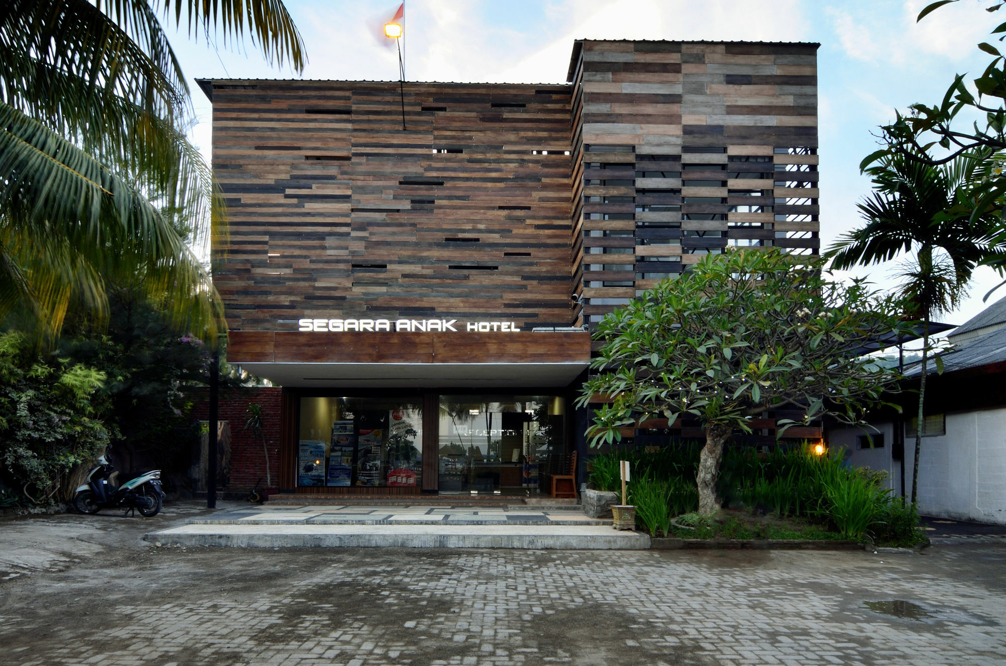 Segara Anak Bungalow & Restaurant Kuta  Экстерьер фото