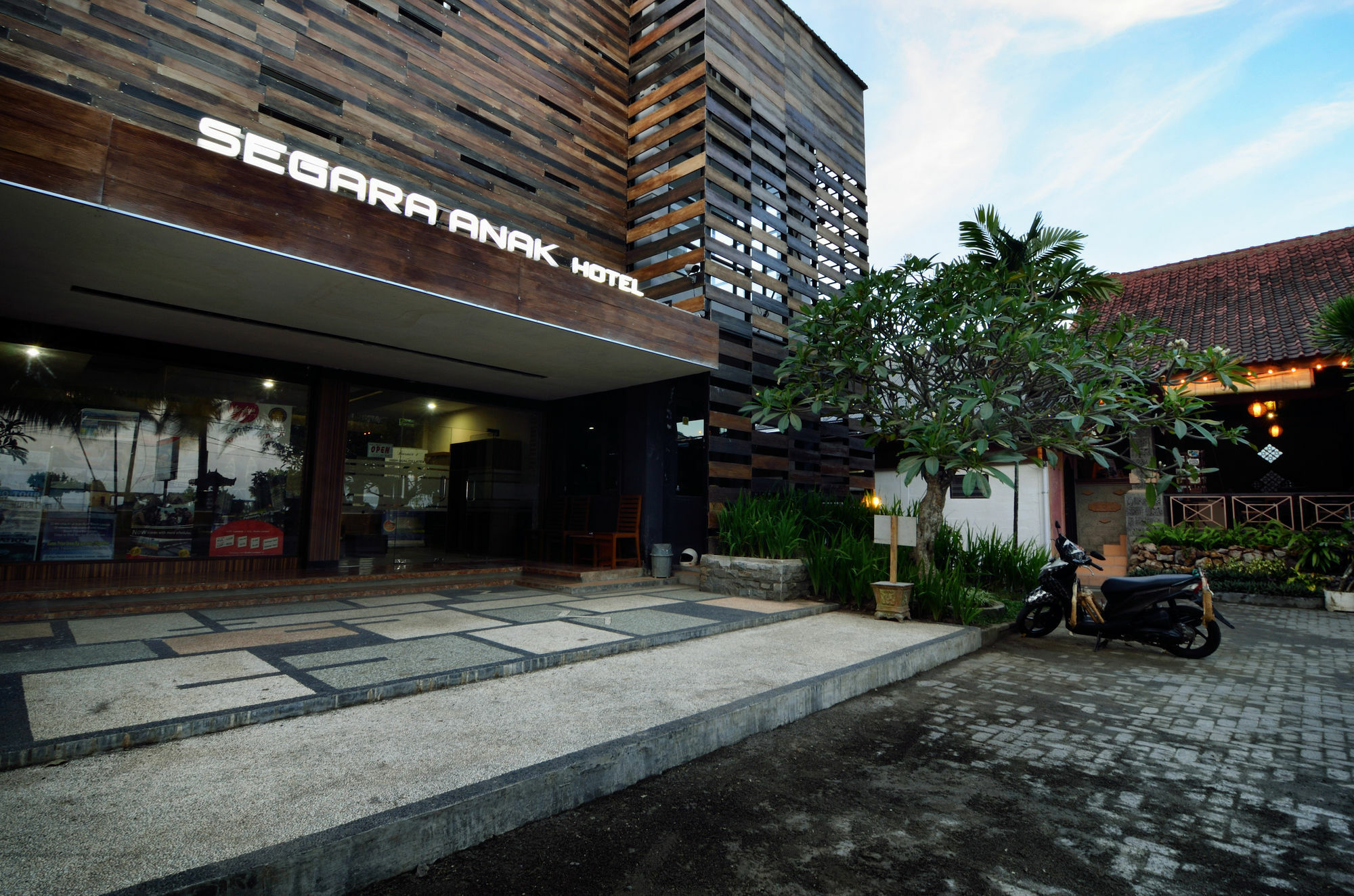 Segara Anak Bungalow & Restaurant Kuta  Экстерьер фото