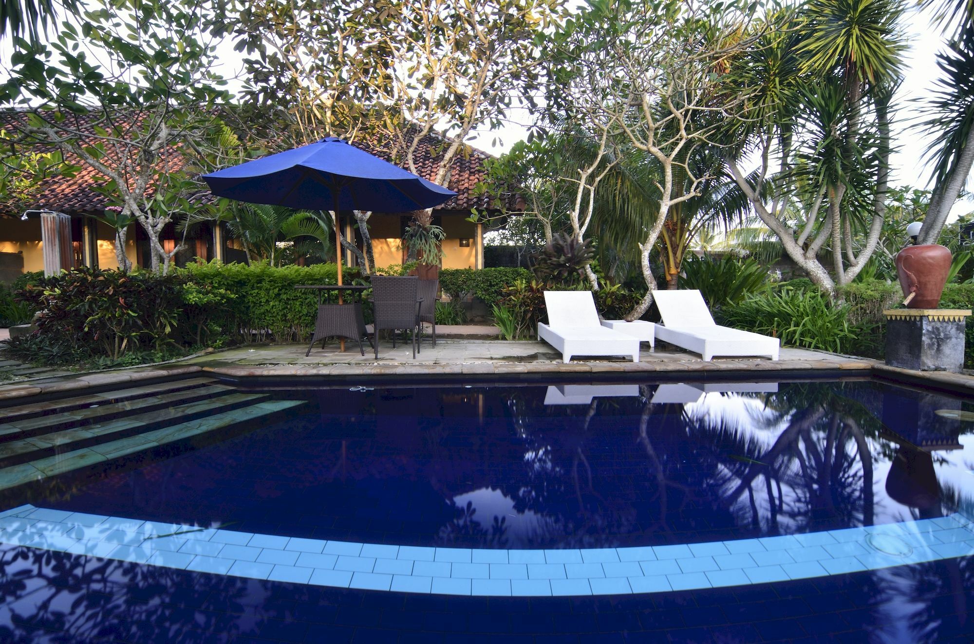 Segara Anak Bungalow & Restaurant Kuta  Экстерьер фото